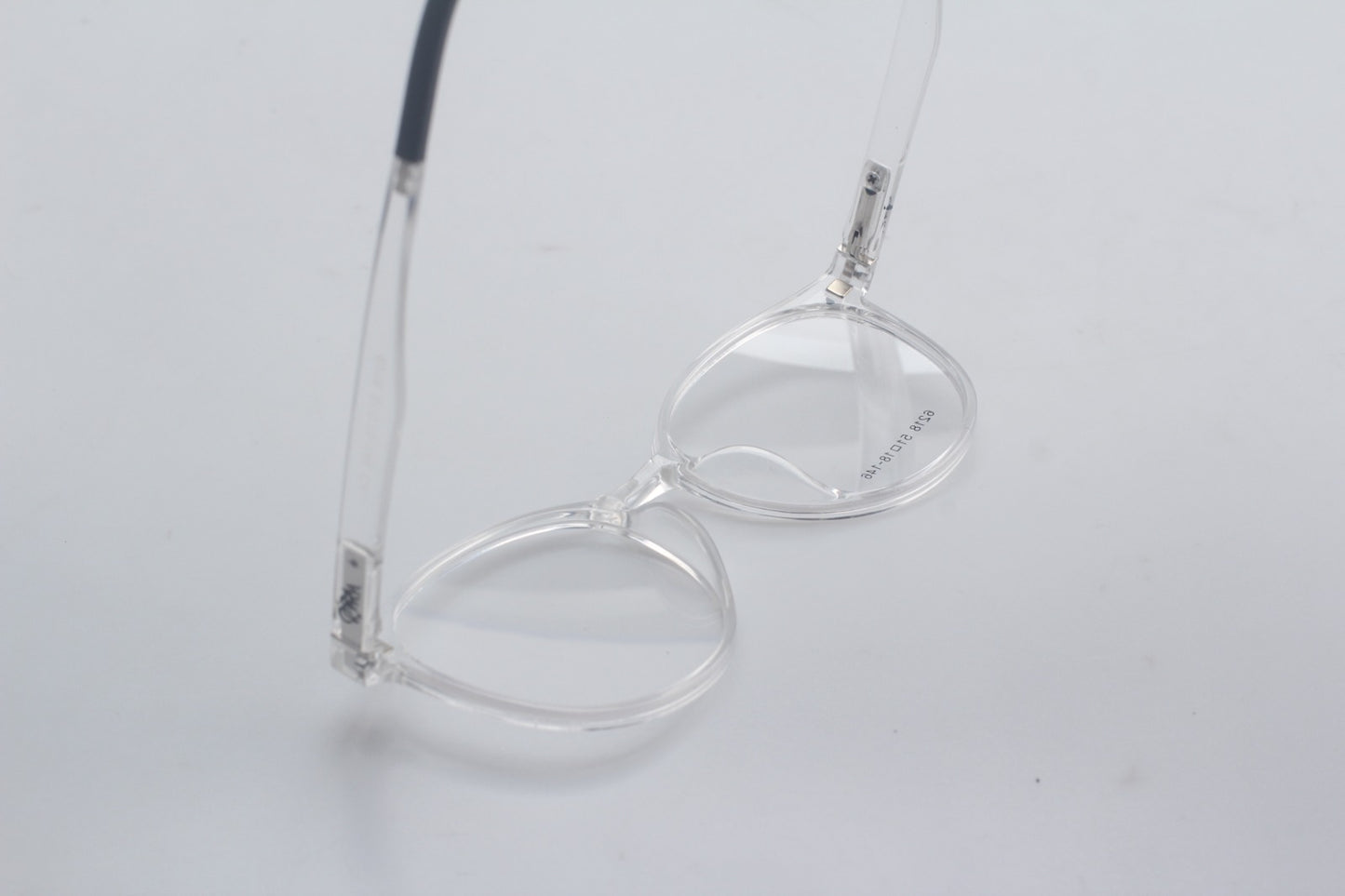 ORA Charge Round Clip On Blue Blocking Glasses - Transperant Frame